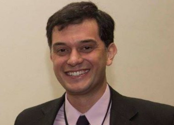 Dr. Esteban Barrientos